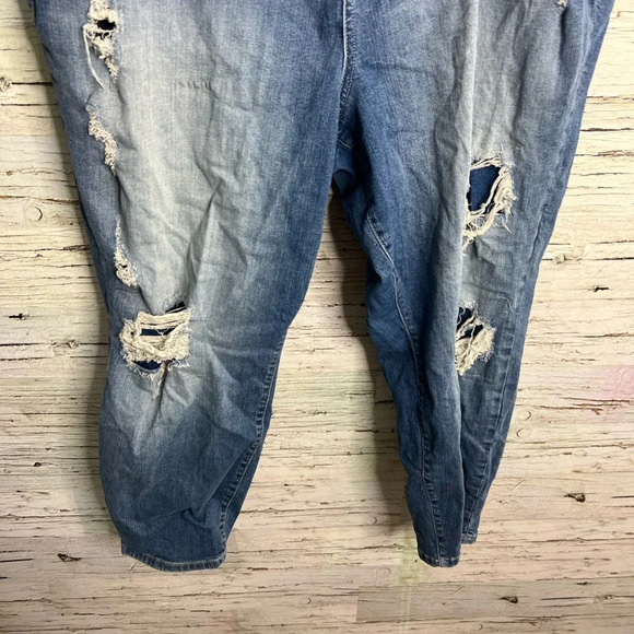 TORRID Girlfriend Distressed hem Cropped denim jeans Size 26R - Picture 2 of 8